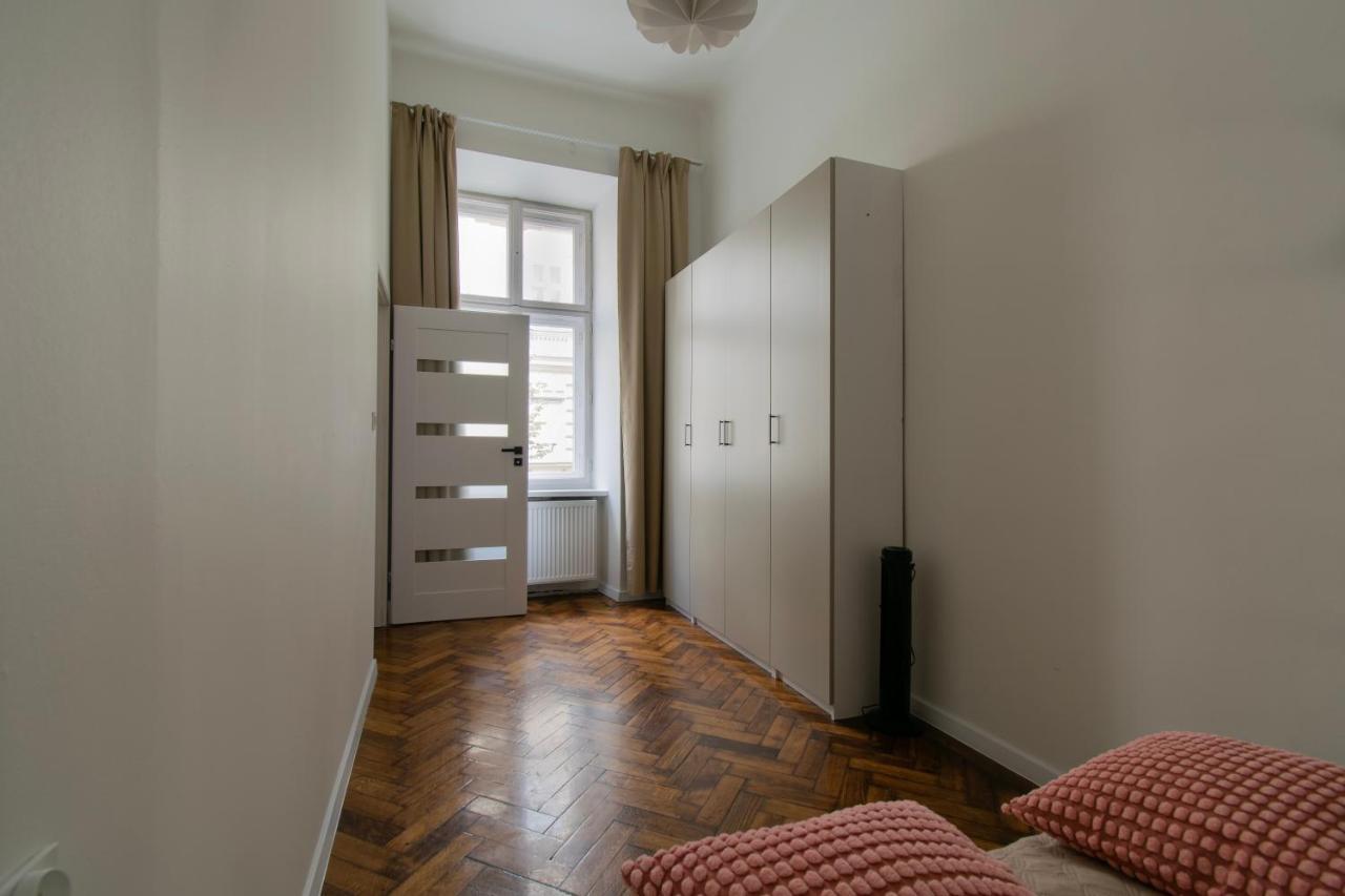 Apartments Studencka Street, Next To Planty Park Krakow Luaran gambar